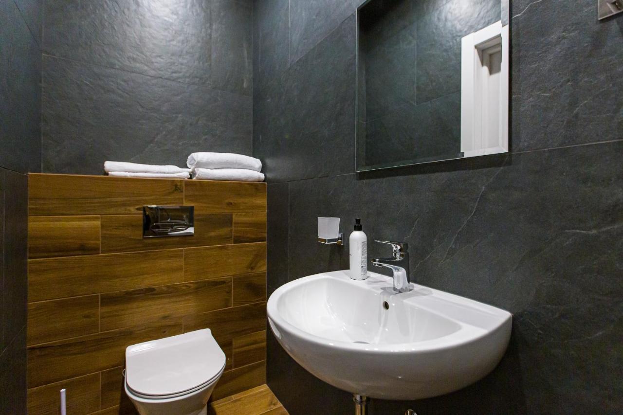 3 Vodna Apartment Lviv Eksteriør billede