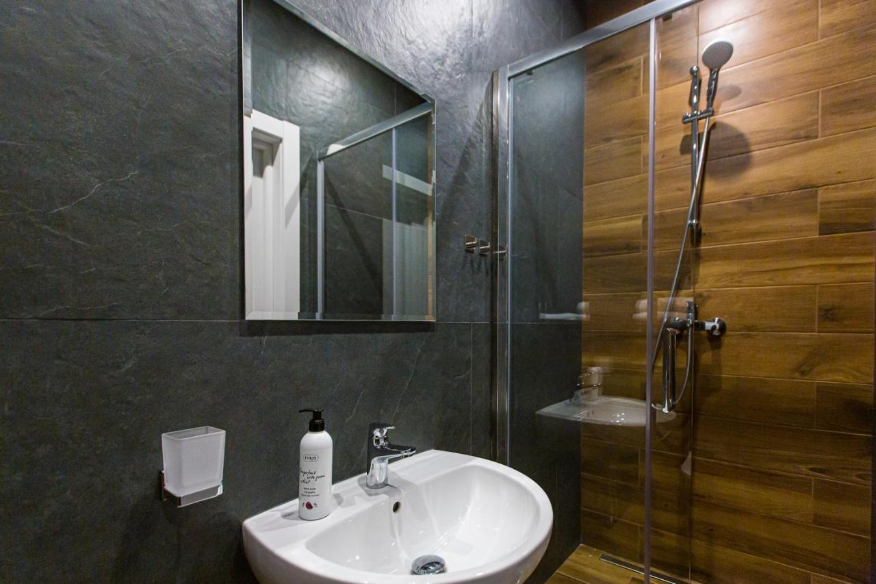 3 Vodna Apartment Lviv Eksteriør billede