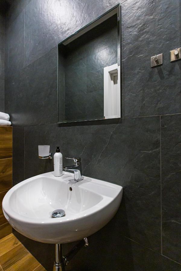 3 Vodna Apartment Lviv Eksteriør billede